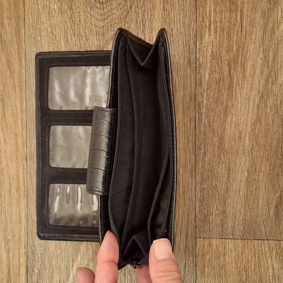 Mundi Black Italian Calfskin Leather 10 Card Slot Zippered Compartment Wallet. - Picture 6 of 10